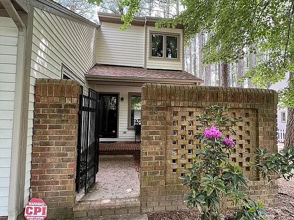 2nd image of 23 Bloomsbury Ct