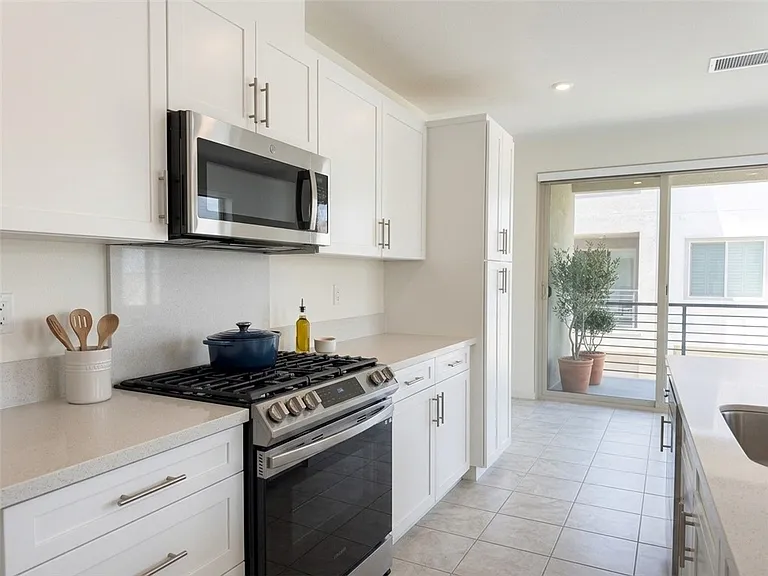 1572 Lima Way #2 — Photo 3