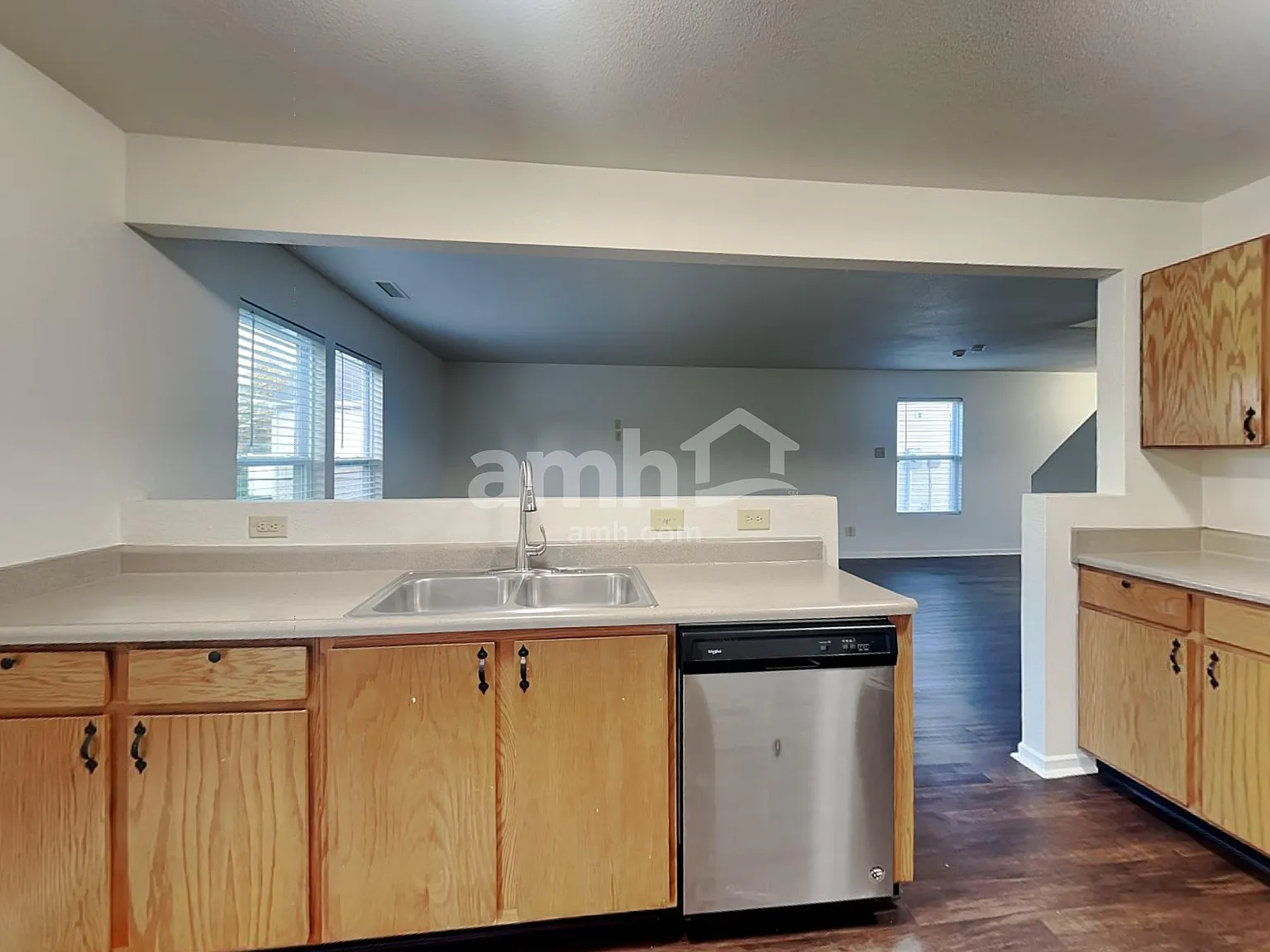 3 bed, 2.5 bath, 1785 sqft, $1,825 — Photo 4