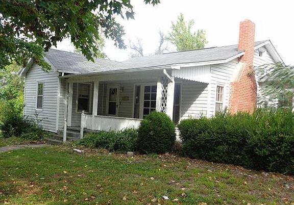 2nd image of 102 N Iron St