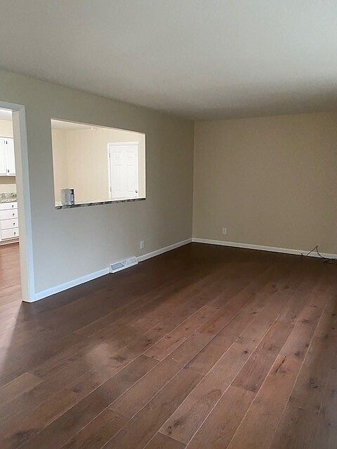 2nd image of 2942 Beech Dr