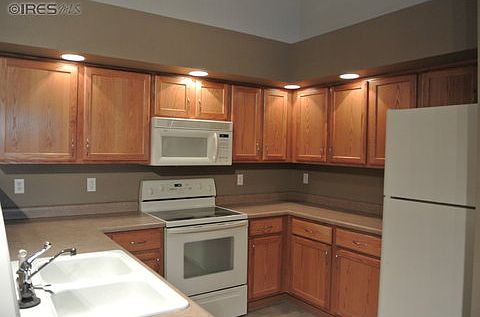 5th image of 110 Lucca Dr
