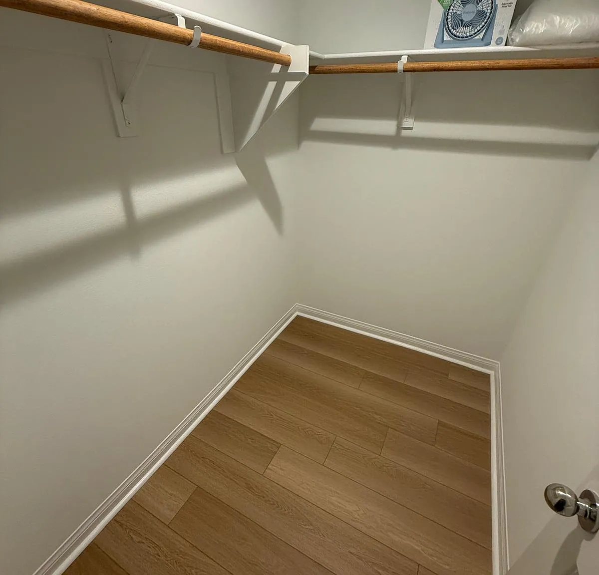 6 bed, 4.5 bath, 3600 sqft, $1,150 — Photo 1
