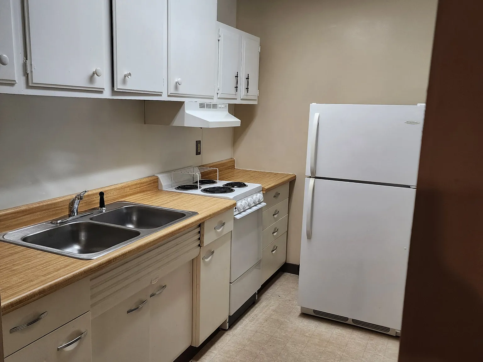 36 Thomas Drive - 3 — Photo 4