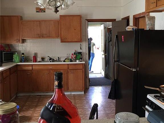 5th image of 120 Ludington St