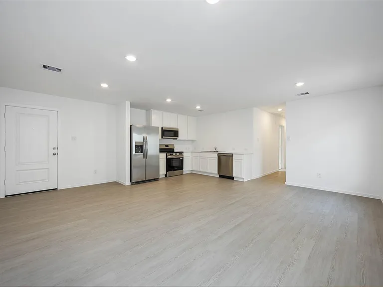 385 Lucia Way — Photo 7