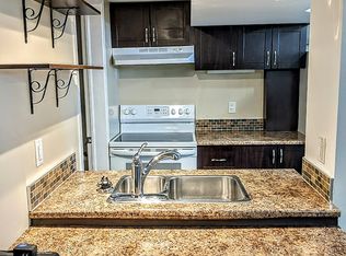 884 Smyth Rd #B, Ottawa, ON K1G1P6