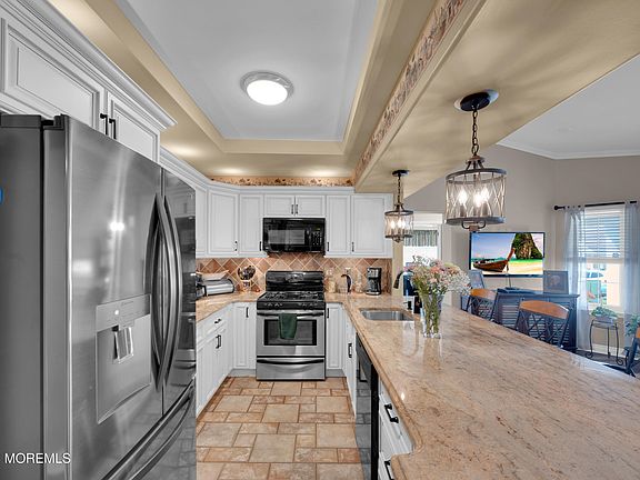5th image of 1087B Canterbury Drive