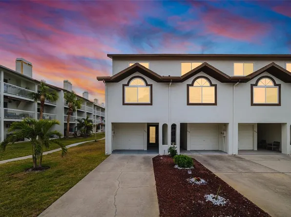 274 Madeira Circle St, Petersburg, FL 33715