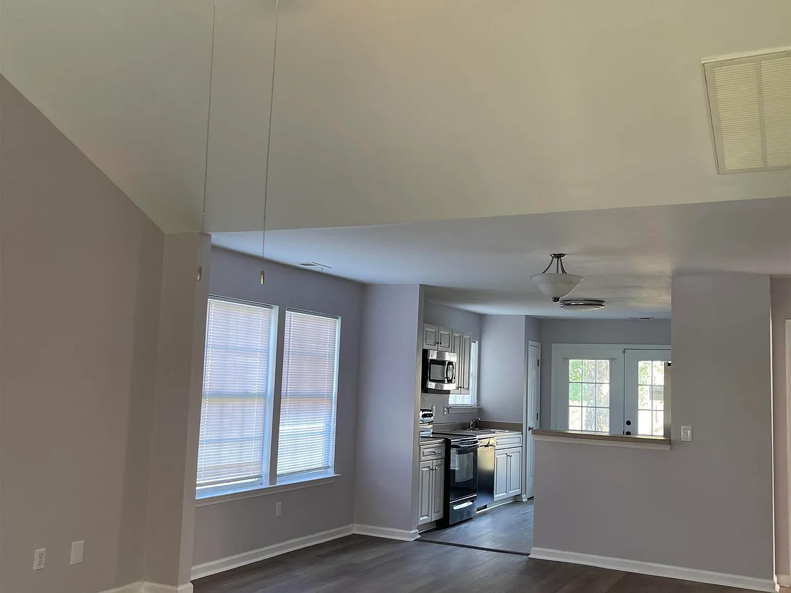 3 bed, 1235 sqft, $1,700 — Photo 3