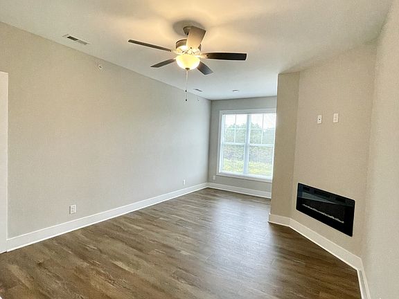 4th image of 293 English Commons Dr