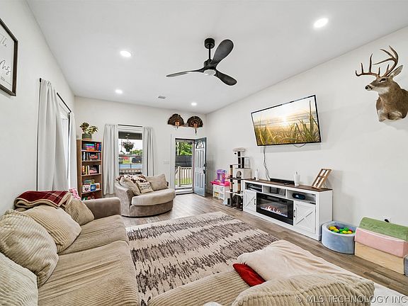 5th image of 103 S 12th St