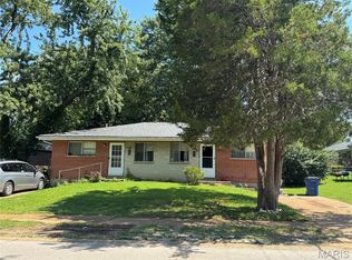 4522 Country Ln, Saint Ann, MO 63074