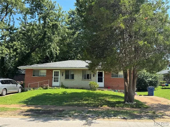4522 Country Ln, Saint Ann, MO 63074