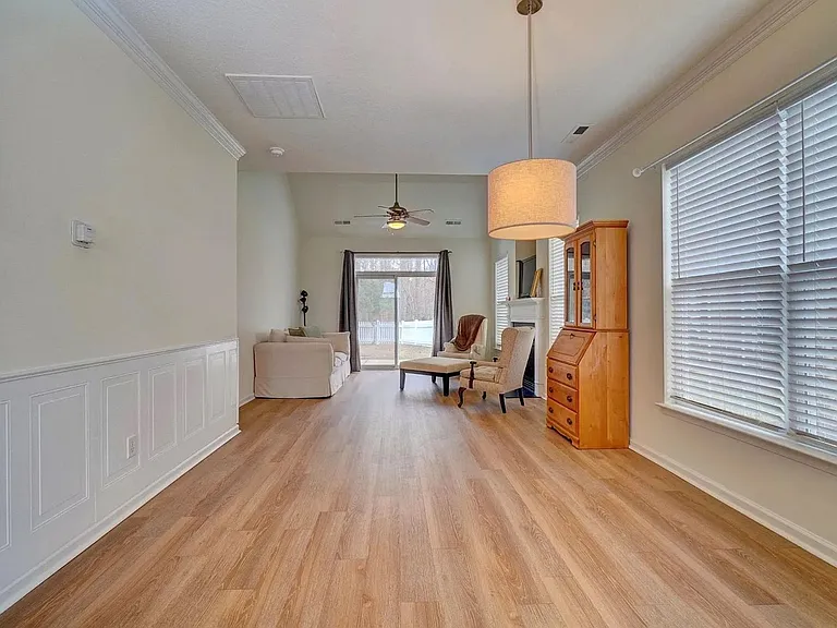 2230 Livingston St — Photo 4