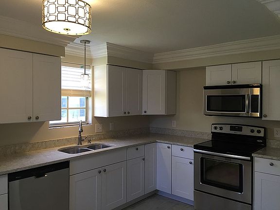 4th image of 411 Georgian Park Dr