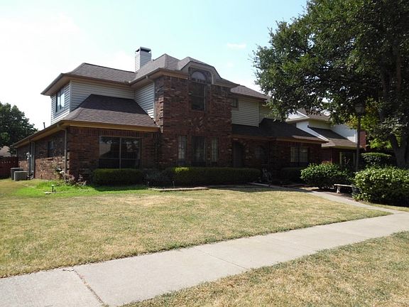 3rd image of 2428 Heatherdale Dr