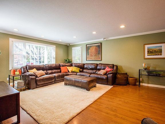 4th image of 1728 Sweetbriar Dr