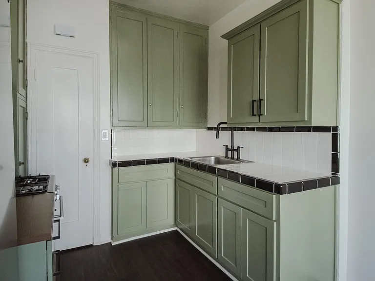 801 S Gramercy Dr — Photo 31