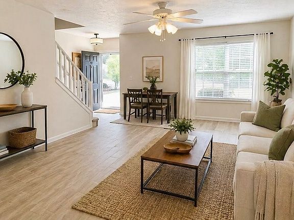 4th image of 903 Seven Oaks Blvd