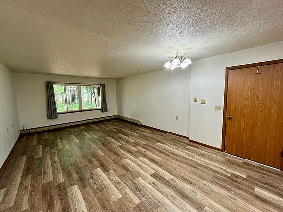 4th image of 416 Mill St W #2