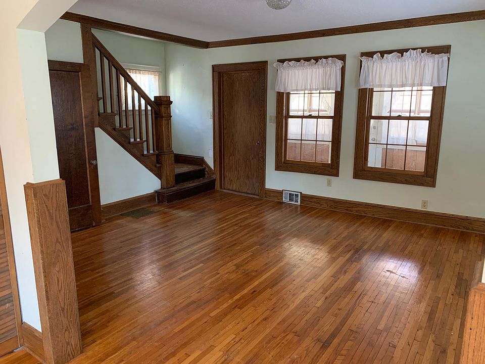 2nd image of 3132 37th Ave S
