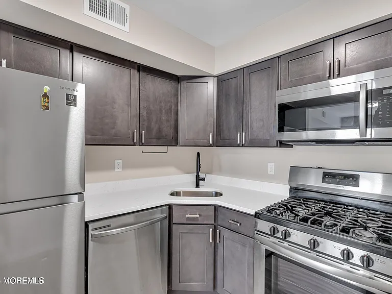 33 Diane Dr — Photo 5