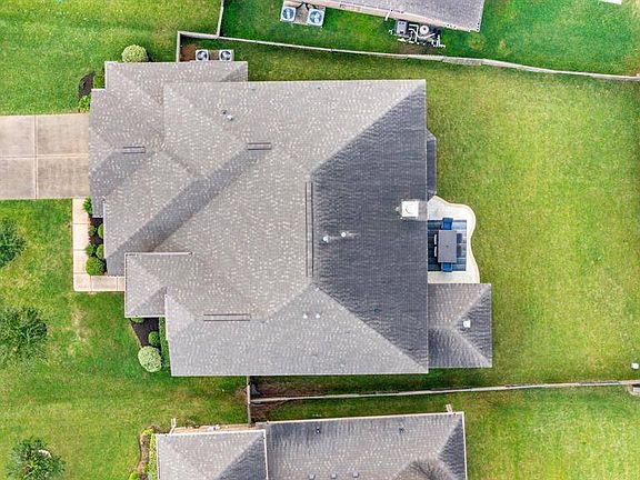 2nd image of 6227 Garden Lakes Ln