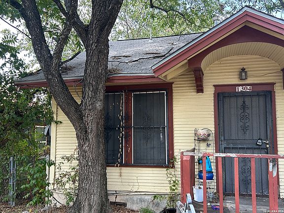 4th image of 1304 SAN BERNARD ST