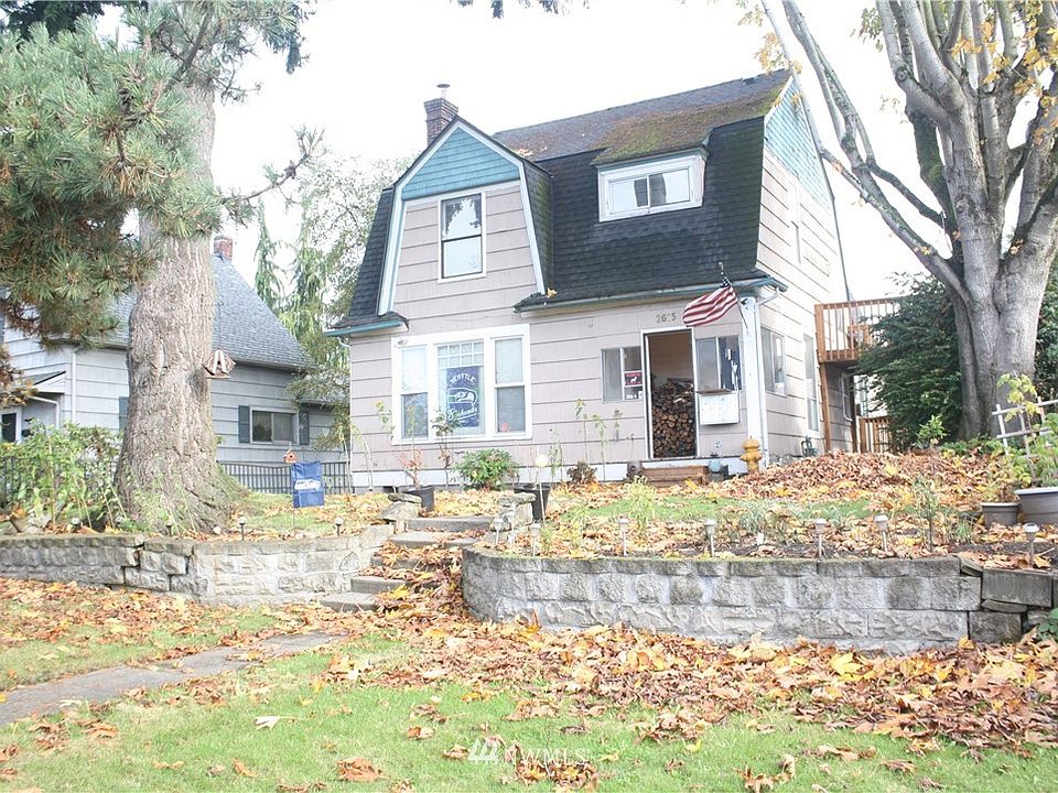 Front of property. Unit A is 2x1