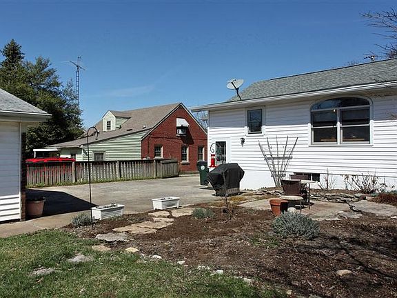 3rd image of 726 Tremont Ave