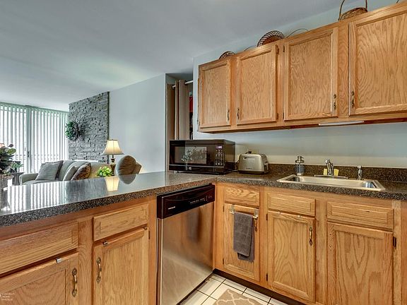 3rd image of 5820 Oakwood Dr Unit 2E