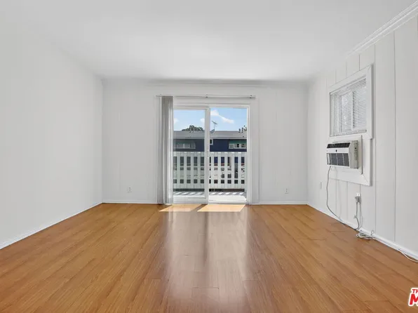 14721 Sylvan St #4, Van Nuys, CA 91411