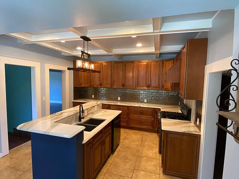 715 E Capitol Ave — Photo 9