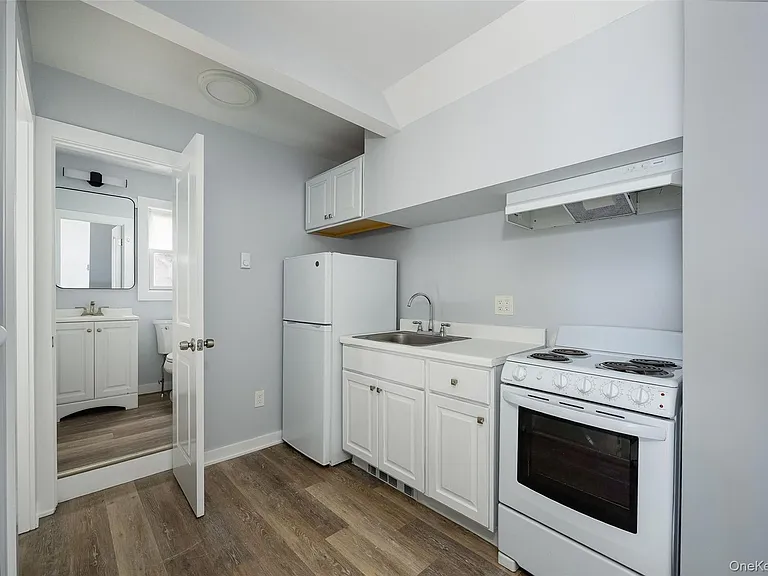39 Fowler Ave #1 — Photo 3