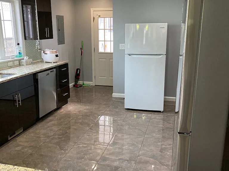 14 Aberdeen Ave #B1 — Photo 19