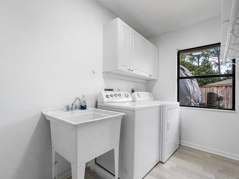 190 Parkwood Dr — Photo 16