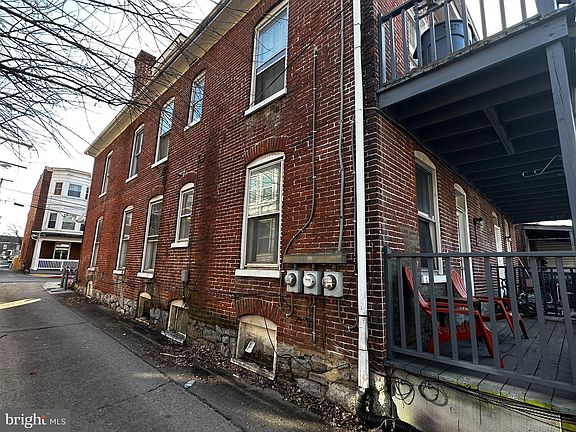 3rd image of 421 N Locust St #423