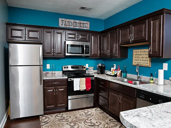 Galleria Pointe Apartments and Townhomes