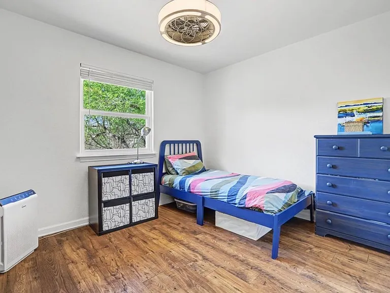 8207 Espanola Trl — Photo 24