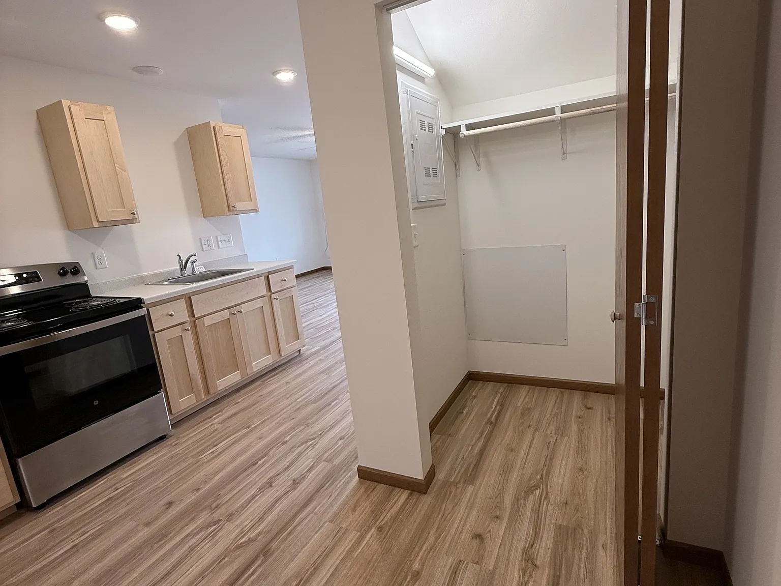 Carver Flats - 413 — Photo 4