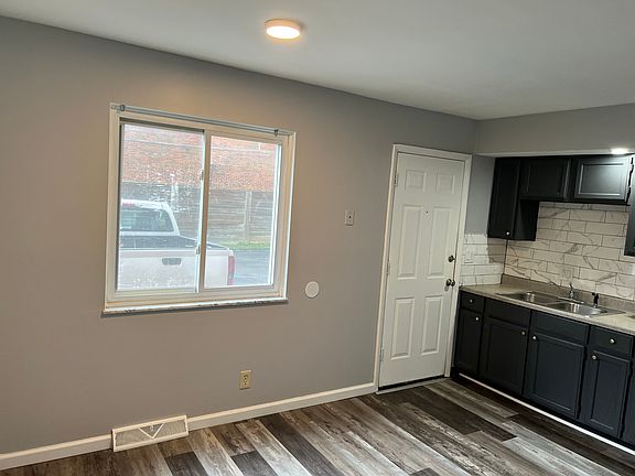3rd image of 897 N Meadows Ct