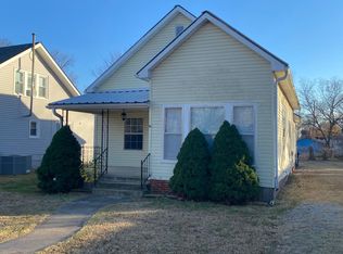 110 E 5th Ave, Caney, KS 67333