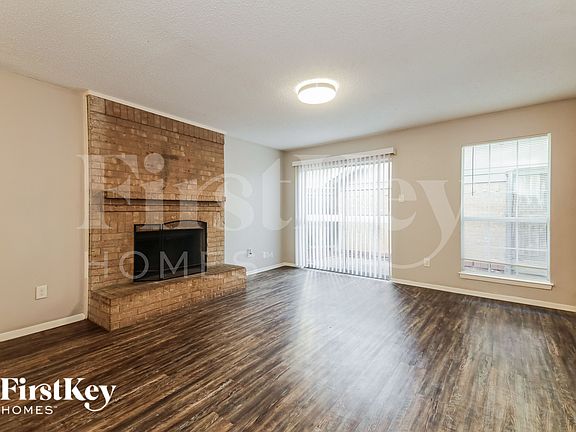 3rd image of 2933 Southern Cross Dr