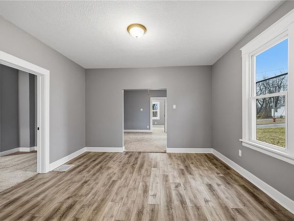 4th image of 2113 Jefferson St