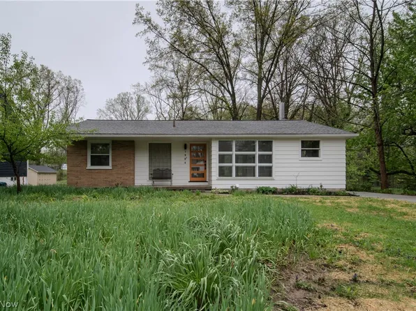 1986 Liberty Rd, Stow, OH 44224