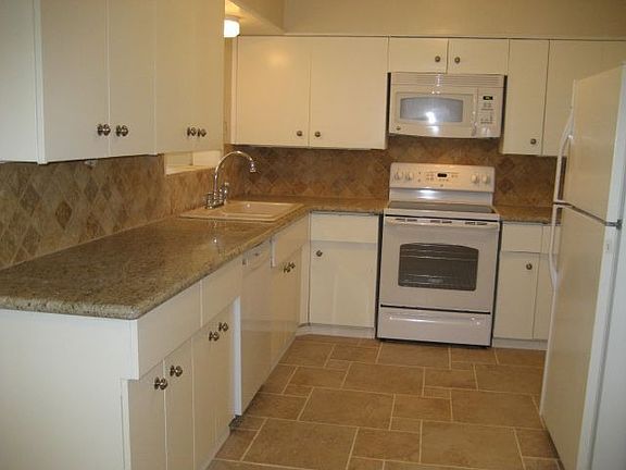 5th image of 718 Larkwood Dr