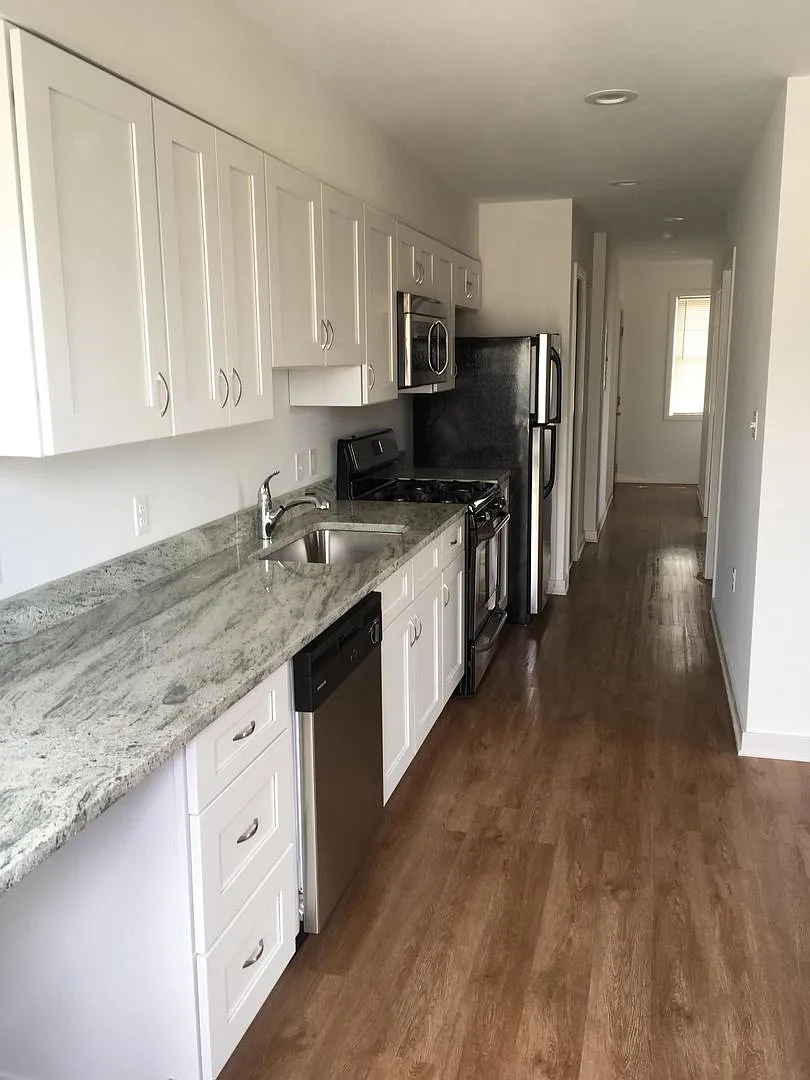 Parkworth Flats — Photo 2