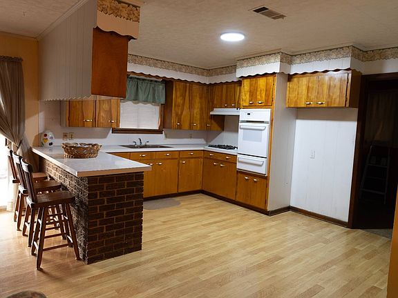 3rd image of 210 N Weir Ave