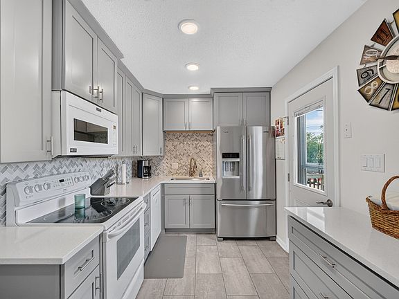 2nd image of 725 SE 3rd St